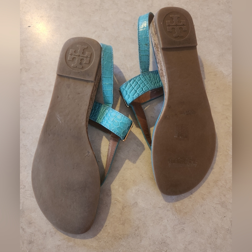 Tory Burch Teal Croc-Embossed Leather Thong Sandals with Gold Logo - Picture 6 of 11